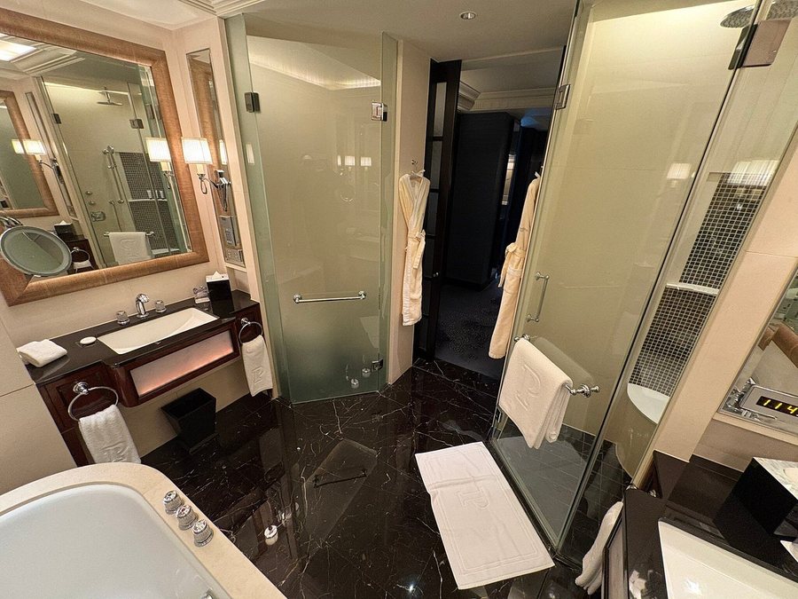 The Peninsula Shanghai — Bathroom