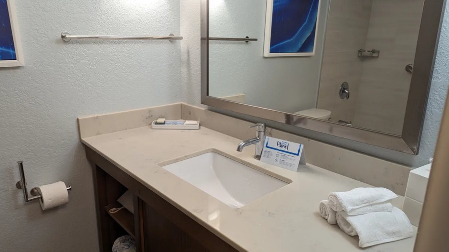 The Pensacola Beach Resort — Bathroom