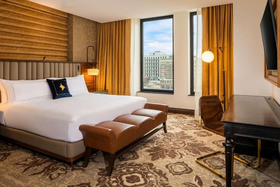 The Peregrine Omaha Downtown Curio Collection by Hilton — Guest room