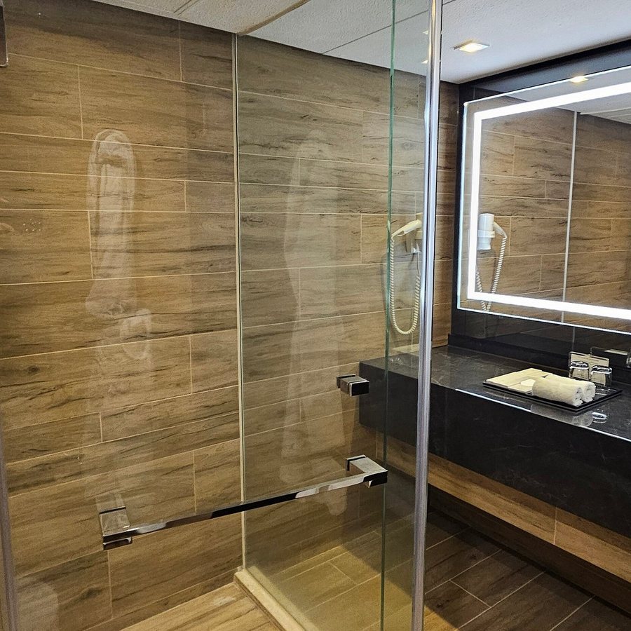 The Perkin Hotel — Bathroom
