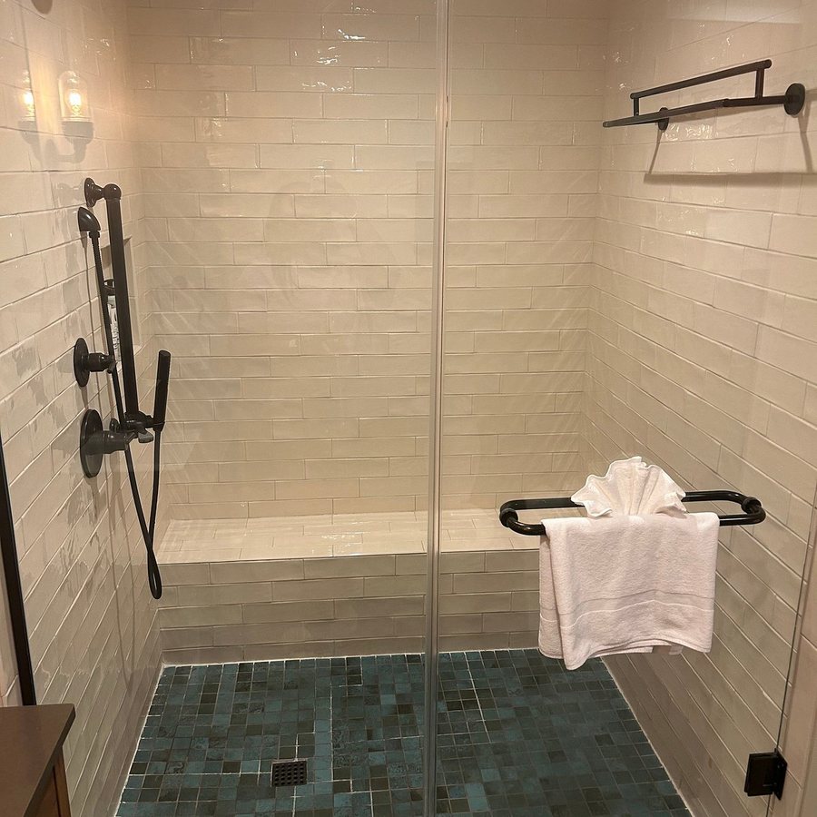 The Perry Hotel Marina Key West — Bathroom