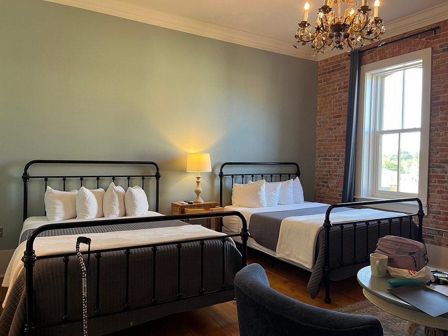 The Pidge Inn — Guest room