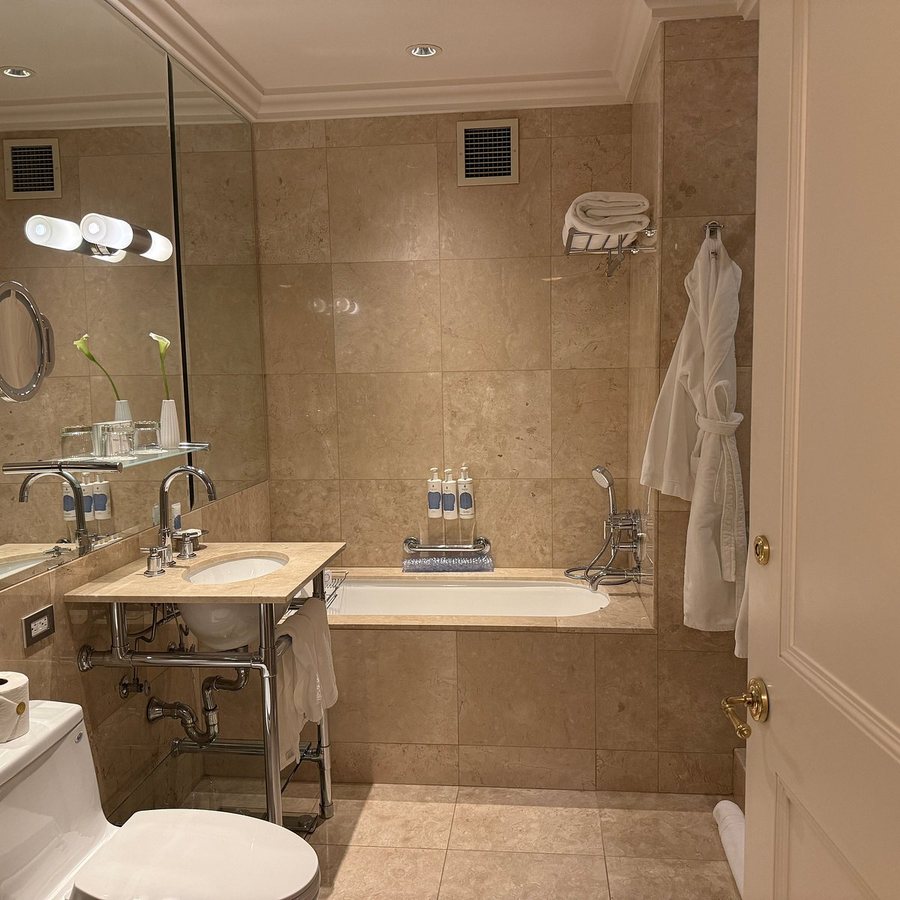 The Pierre A Taj Hotel New York City New York — Bathroom