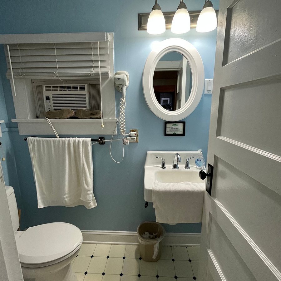 The Pines Cottages — Bathroom