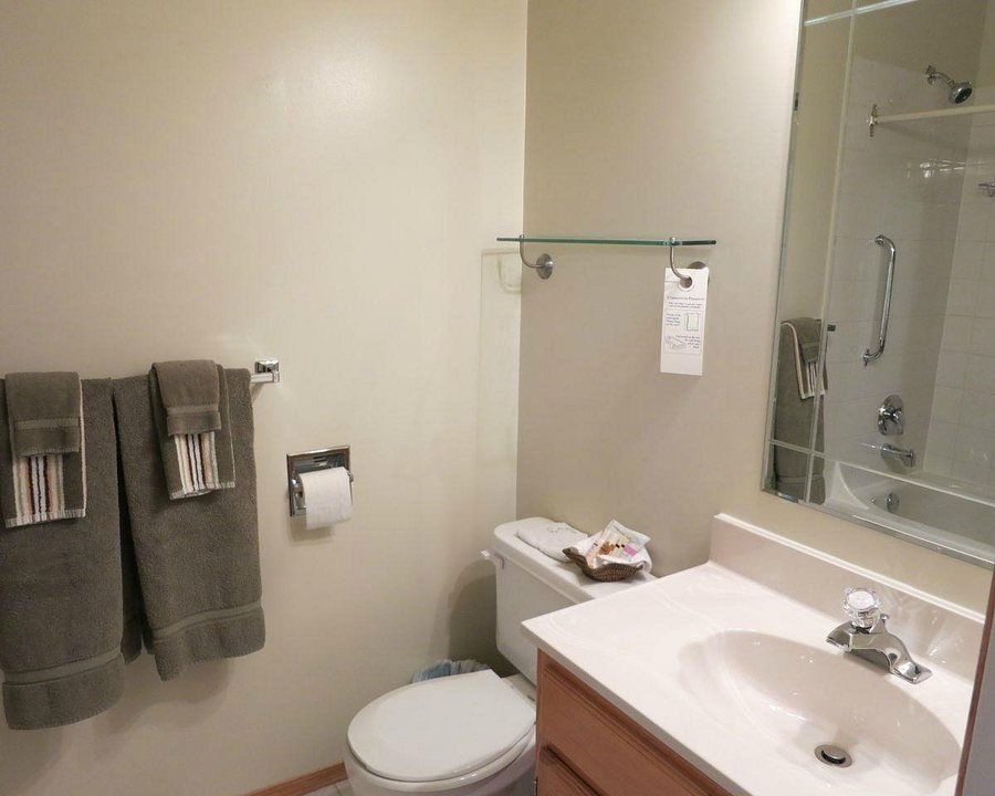 The Pines Country Inn — Bathroom