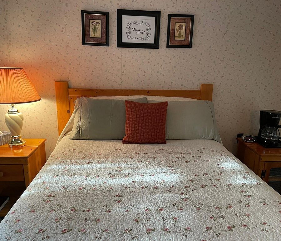 The Pines Country Inn — Guest room