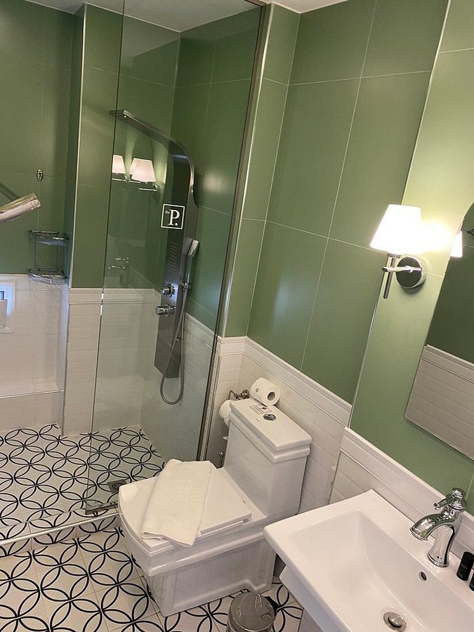 The Pinnacle Athens — Bathroom