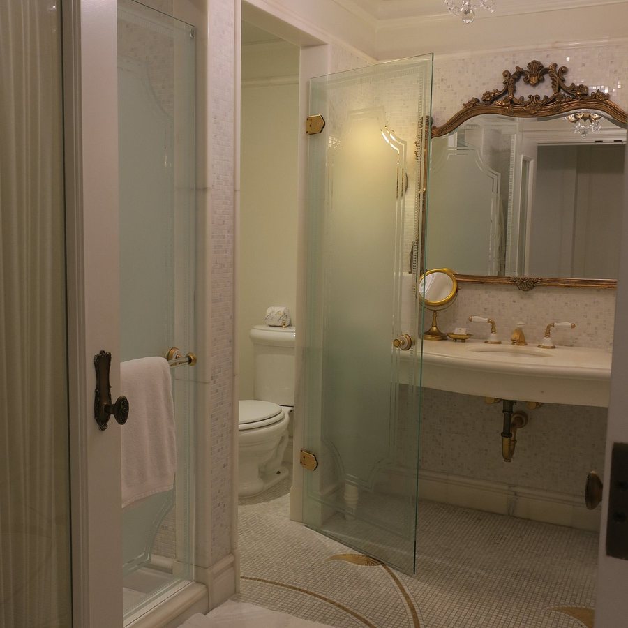 The Plaza New York A Fairmont Managed Hotel — Bathroom