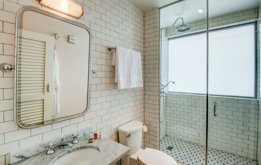 The Plymouth South Beach Miami Beach Florida — Bathroom