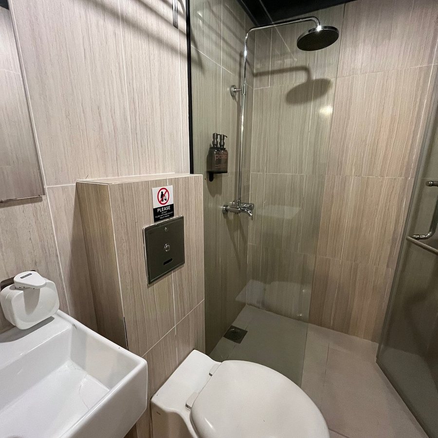 The POD Boutique Capsule Hotel — Bathroom