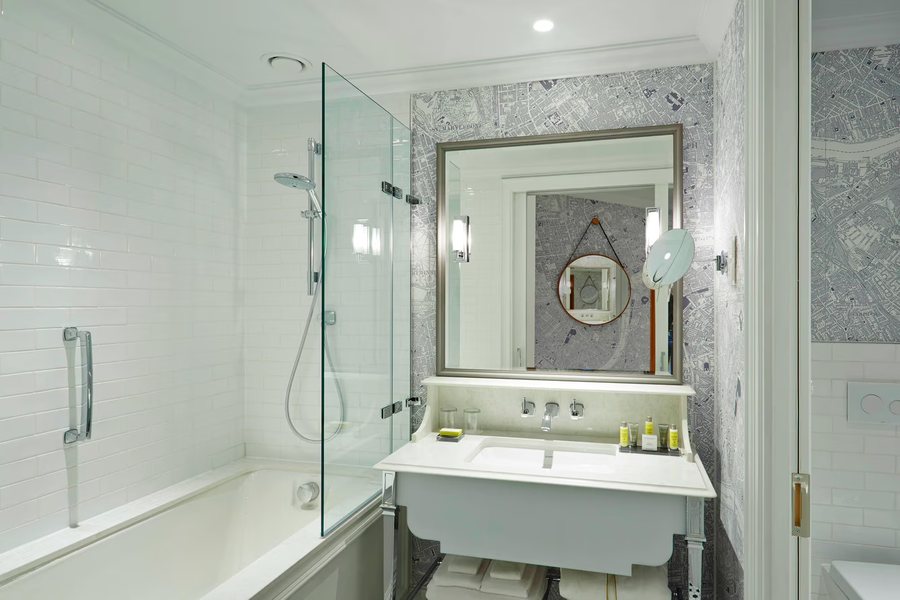 The Porchester Hotel — Bathroom