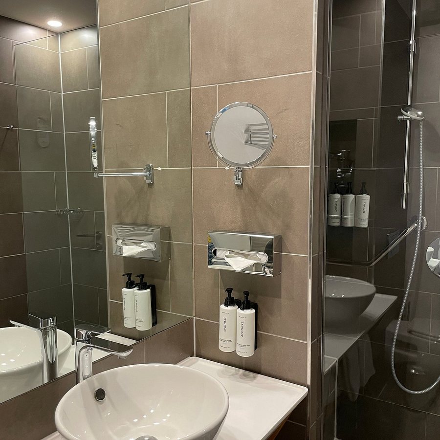 The Posthaus Berlin Potsdamer Platz Leonardo Limited Edition — Bathroom