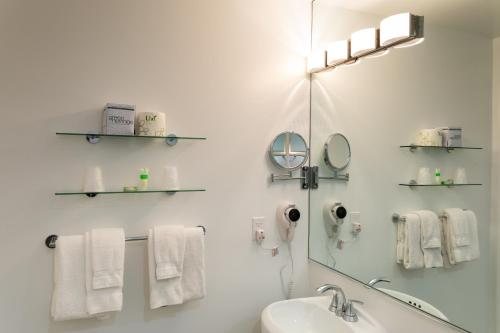 The President Hotel Miami Beach — Bathroom