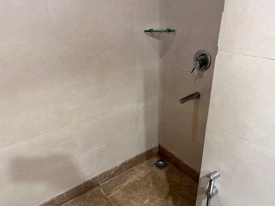 The Prime Balaji Deluxe New Delhi Railway Station Hotel — Bathroom
