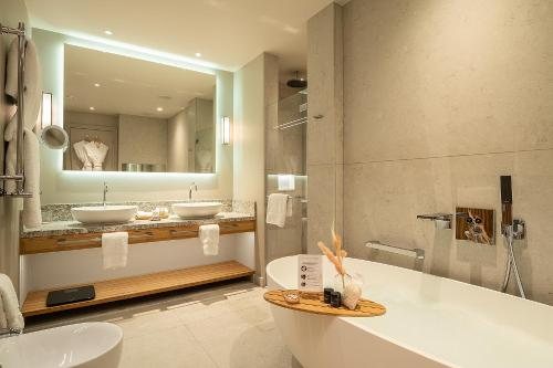 The Prince Akatoki London — Bathroom