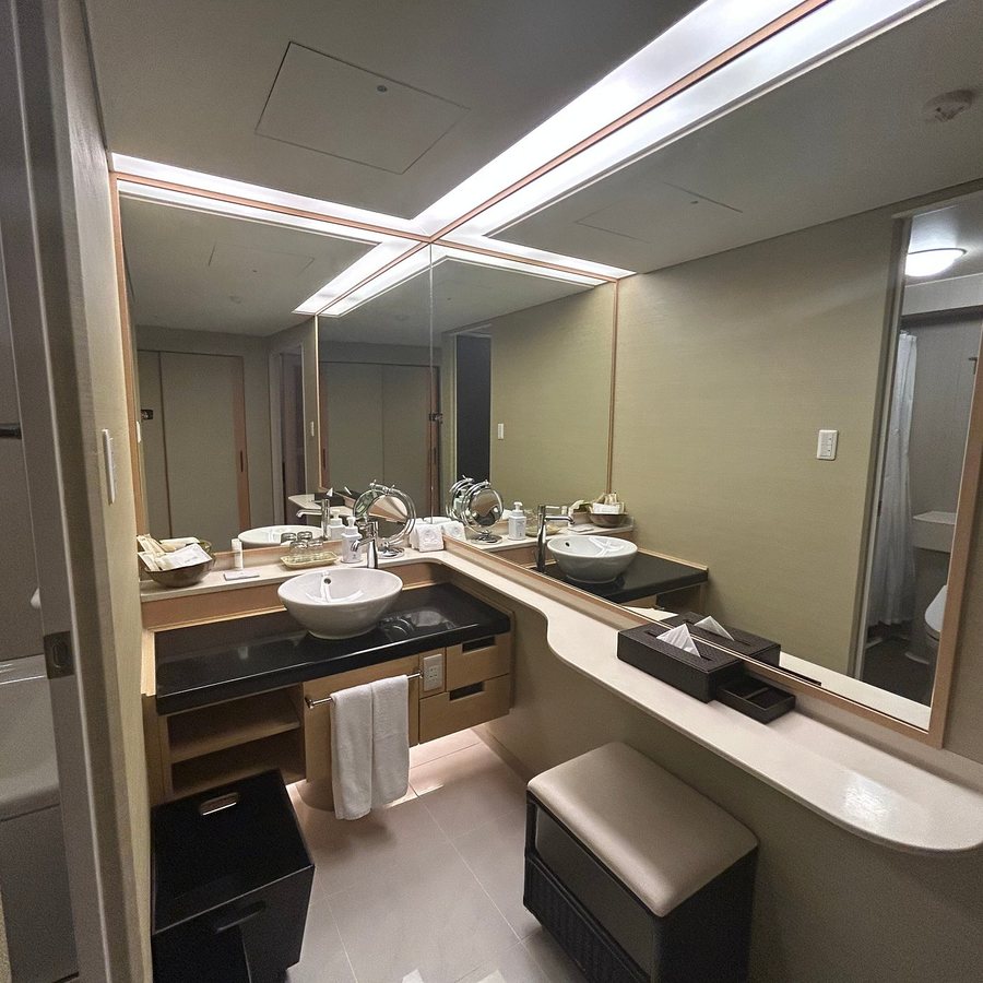 The Prince Kyoto Takaragaike Autograph Collection — Bathroom