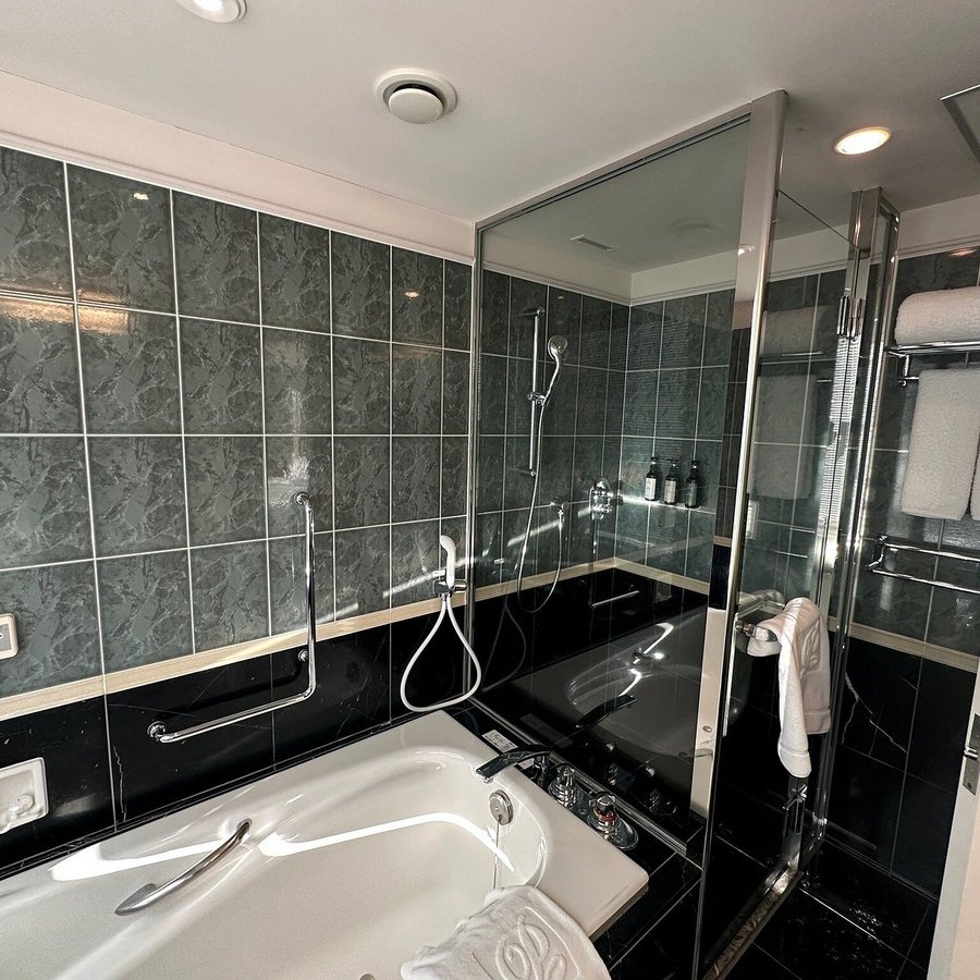 The Prince Park Tower Tokyo — Bathroom