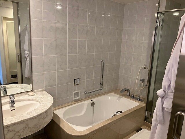 The Prince Sakura Tower Tokyo Autograph Collection — Bathroom