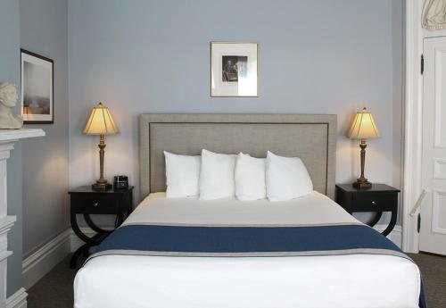 The Priory Hotel Pittsburgh Pennsylvania — Guest room