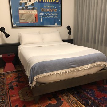 The Publishing House Bed and Breakfast Chicago Illinois — Guest room
