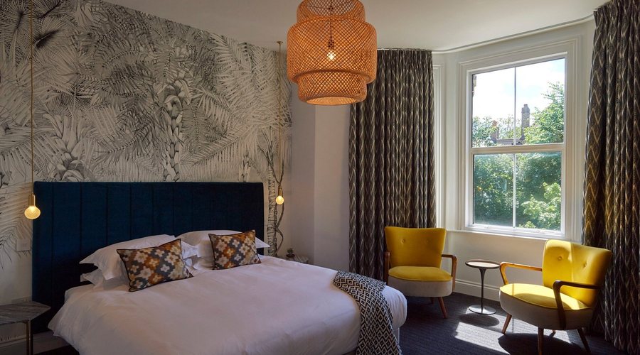 The Putney Inn — Guest room