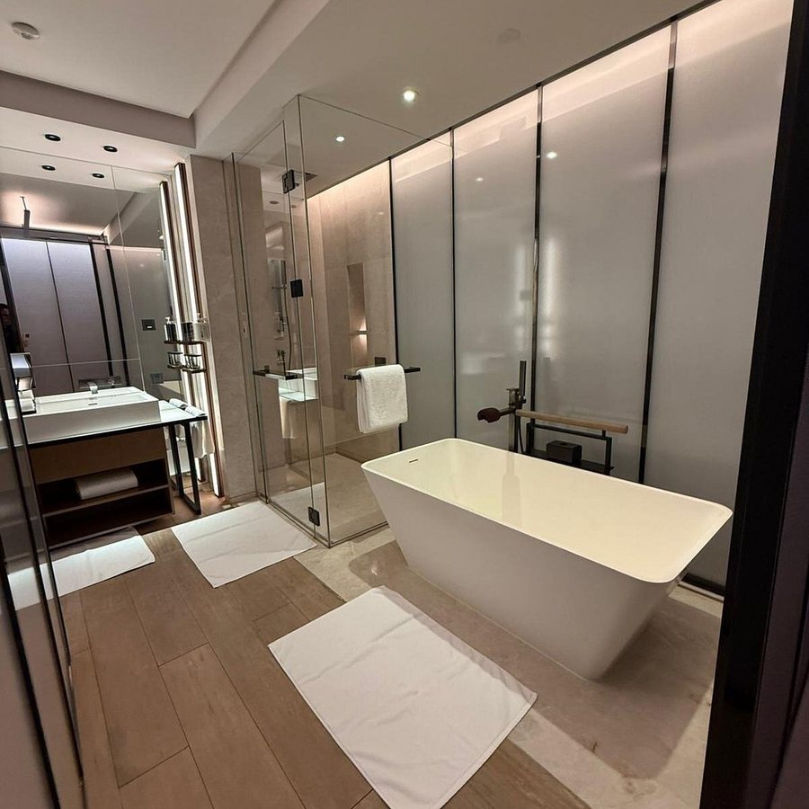 The PuXuan Hotel and Spa — Bathroom