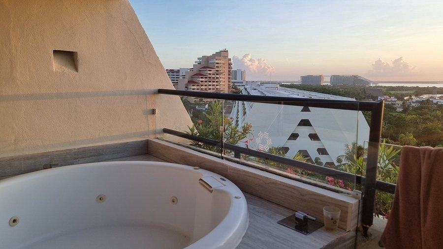 The Pyramid Cancun — Bathroom