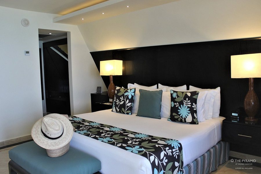 The Pyramid Cancun — Guest room