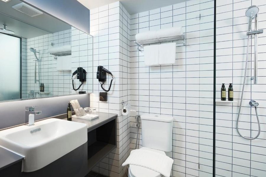 The Quarter Hualamphong By UHG — Bathroom