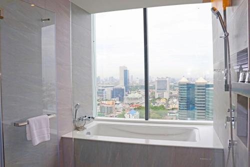 The Quarter Ploenchit by UHG — Bathroom