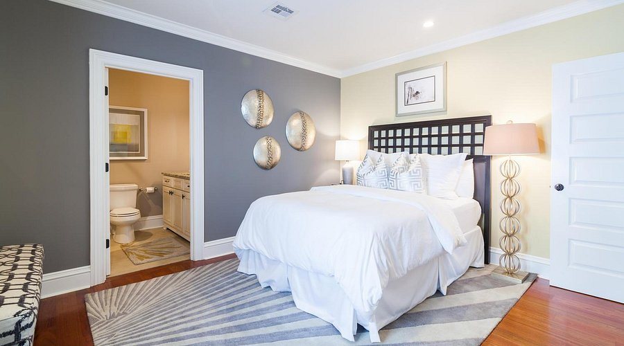 The Quarters on King — Guest room