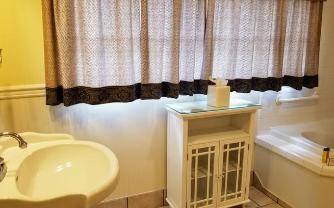 The Queen Anne Bed Breakfast — Bathroom