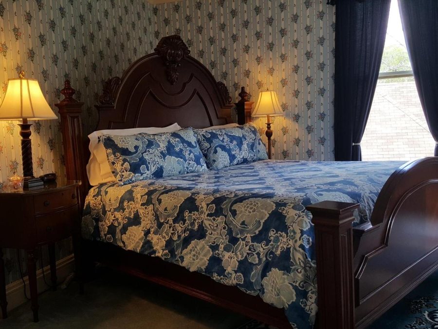 The Queen Anne Bed Breakfast — Guest room