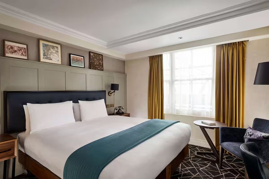 The Queen s Gate Hotel — Guest room