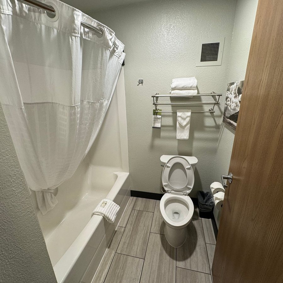The Red Lodge Inn — Bathroom