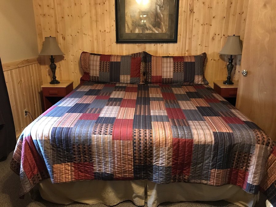 The Red Lodge Inn — Guest room