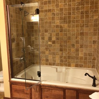The Reluctant Panther Inn Restaurant — Bathroom