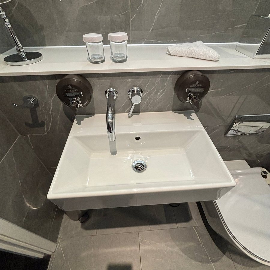 The Resident Covent Garden London England — Bathroom