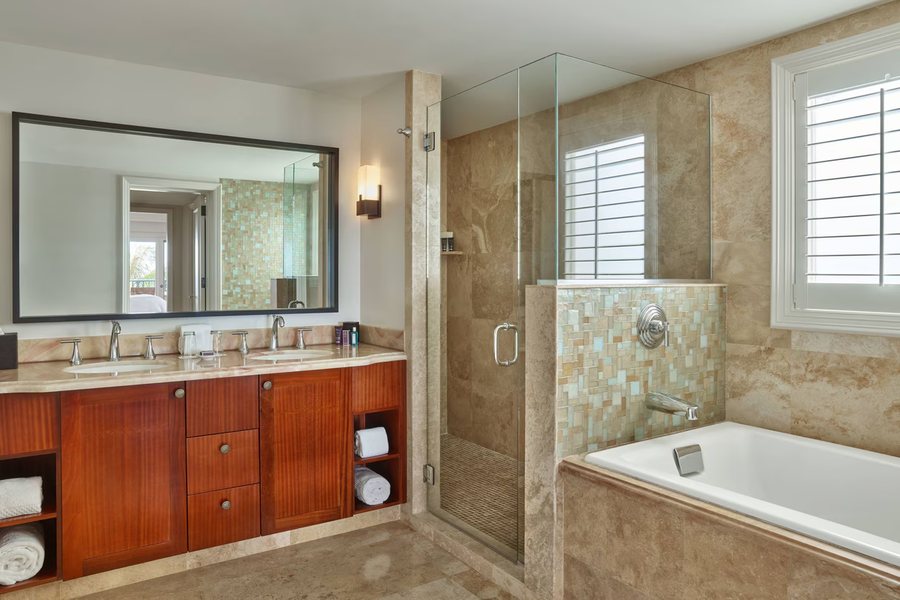 The Resort at Kapalua Bay Maui — Bathroom