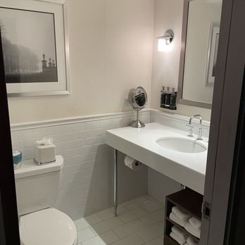 The Revere Hotel Boston Common Boston Massachusetts — Bathroom