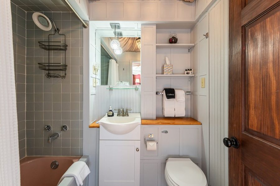 The Reynolds Mansion — Bathroom