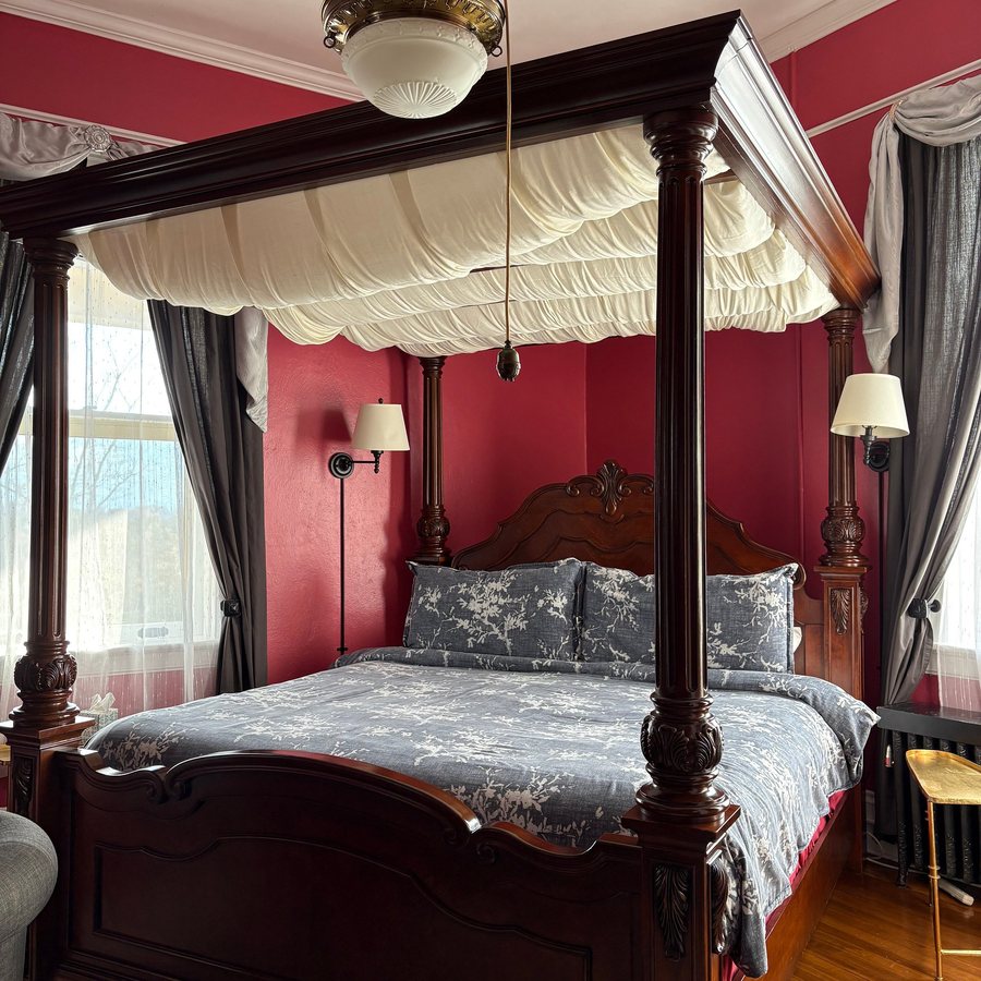 The Reynolds Mansion — Guest room