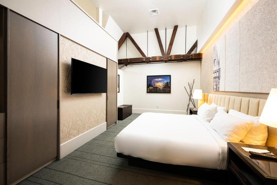 The Richardson Hotel — Guest room