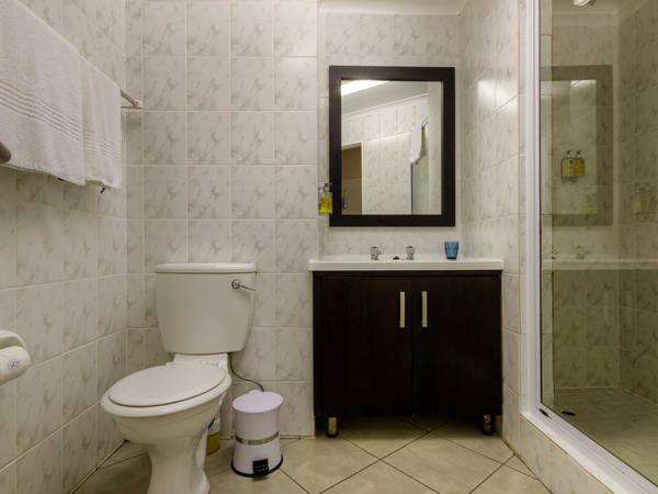 The Ridge Guesthouse — Bathroom