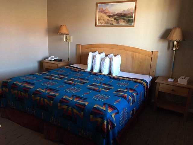 The Rim Rock Inn — Guest room