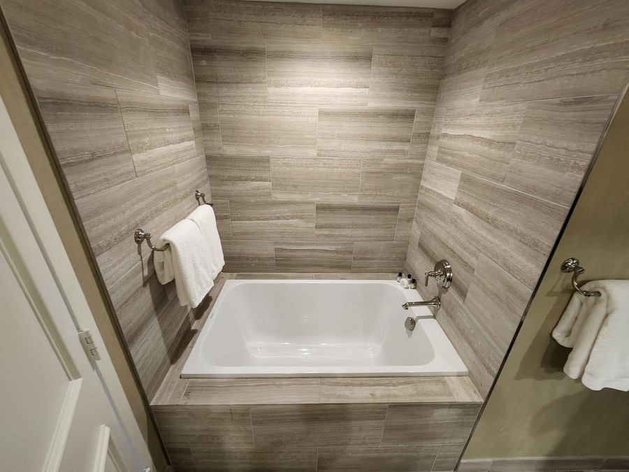 The Rittenhouse Hotel — Bathroom