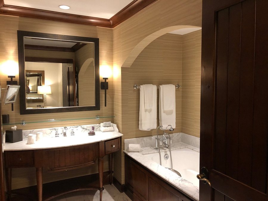 The Ritz Carlton Bachelor Gulch Avon Beaver Creek Colorado — Bathroom