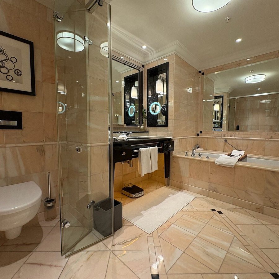The Ritz Carlton Berlin — Bathroom