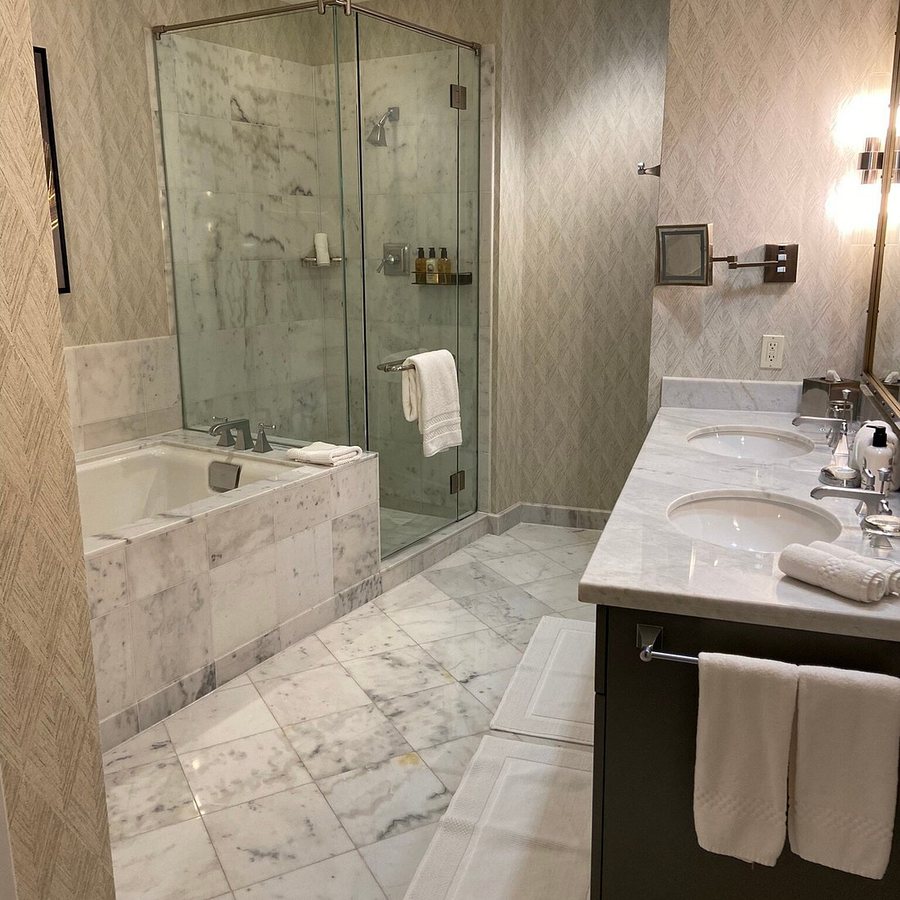 The Ritz carlton Club San Francisco — Bathroom