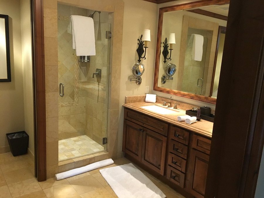 The Ritz Carlton Club Vail — Bathroom